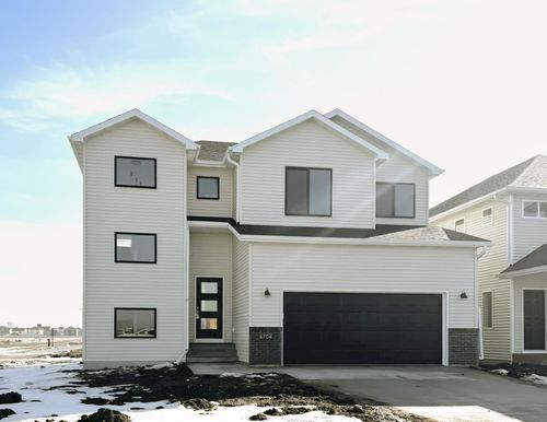 6704 32nd St S, Fargo, ND, 58104-4043 | Card Image
