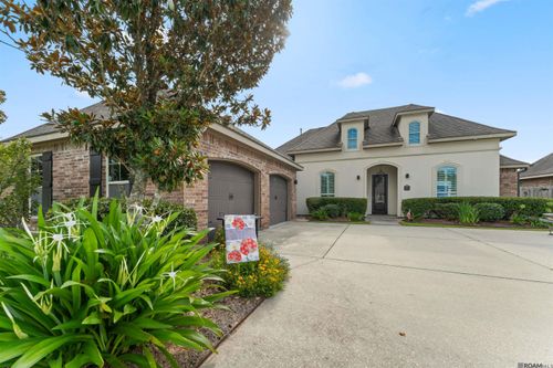 8257 Quiet Creek Dr, Denham Springs, LA, 70726-6619 | Card Image