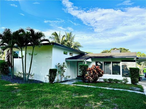 1079 W Country Club Cir, Plantation, FL, 33317-4815 | Card Image