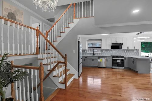 14 Westminster Rd, Syosset, NY, 11791-6614 | Card Image