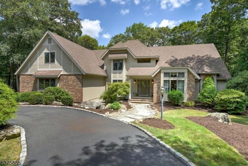 8 Falcon Run, Kinnelon, NJ, 07405-3020 | Card Image