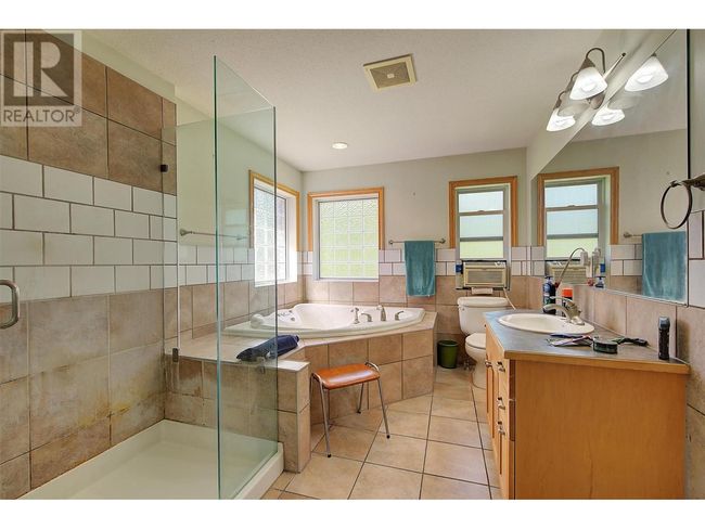 215 Arab Rd, House other with 8 bedrooms, 6 bathrooms and 5 parking in Kelowna BC | Image 52