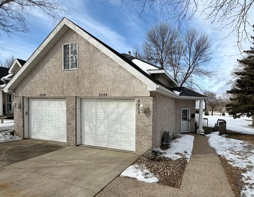 2208 10th Ave Se, Willmar, MN, 56201-4892 | Card Image