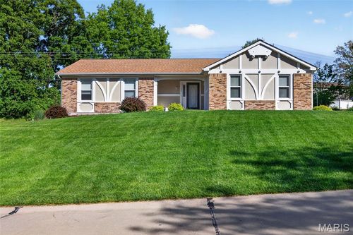 386 Westbrook Dr, O Fallon, MO, 63366-2463 | Card Image