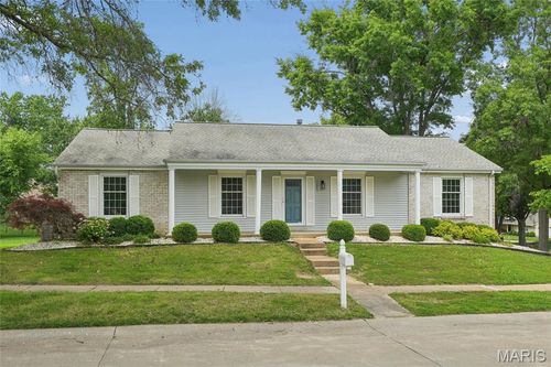 15645 Dresden Lake Ct, Chesterfield, MO, 63017-5214 | Card Image