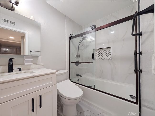 1 - 11 Oval Rd, Condo with 3 bedrooms, 2 bathrooms and 1 parking in Irvine CA | Image 12