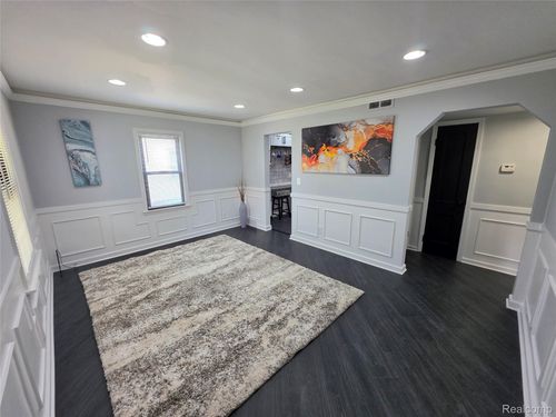 8285 Chapp Ave, Warren, MI, 48089-1639 | Card Image