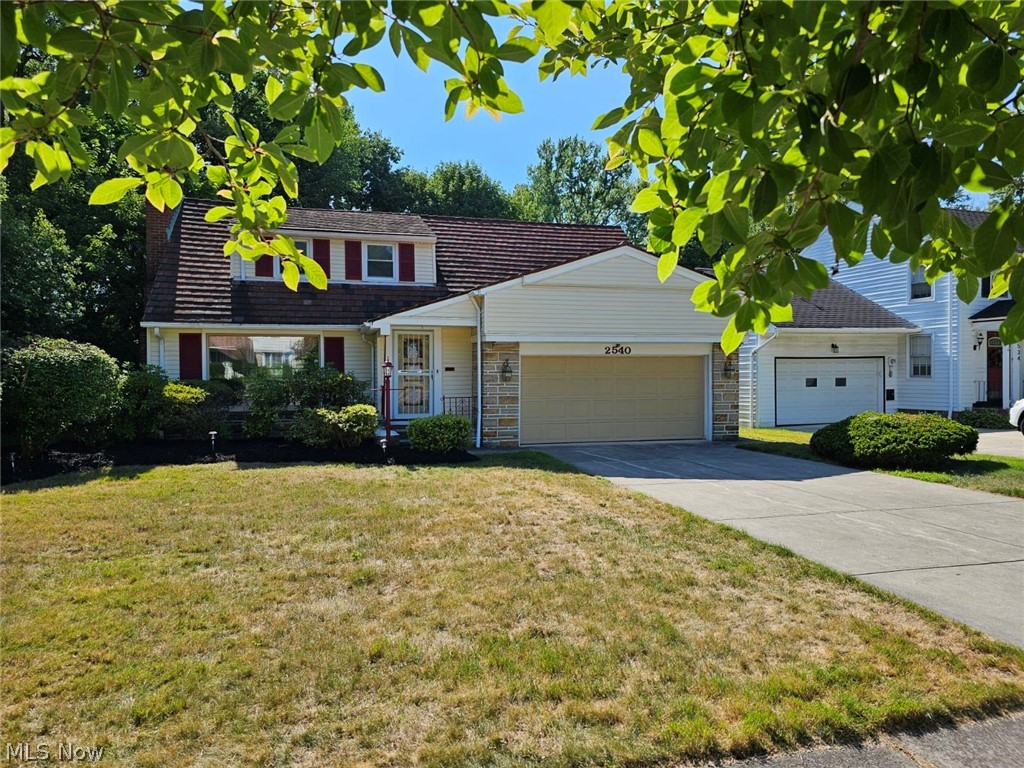 Newbury Dr, Cleveland Heights, OH 44118