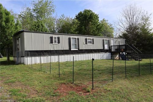 126 Cedarvale Dr, Harmony, NC, 28634-9063 | Card Image