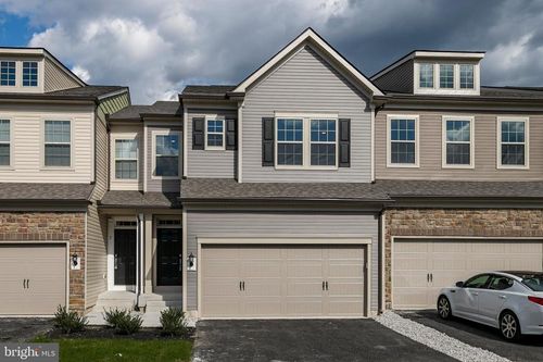 9 Nicklaus Dr, DOWNINGTOWN, PA, 19335-5014 | Card Image