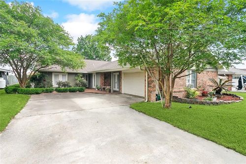 161 Moonraker Dr, Slidell, LA, 70458-5522 | Card Image