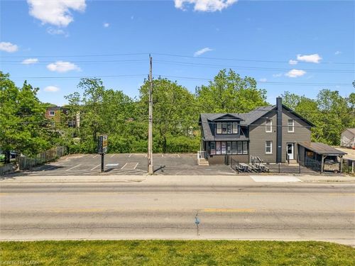 3188 King St E, Kitchener, ON, N2A1B3 | Card Image