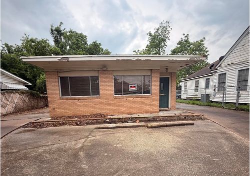 2443 North St, Beaumont, TX, 77702-1724 | Card Image