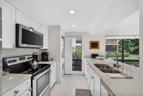 611 Brackenwood Cv, Palm Beach Gardens, FL, 33418-9039 | Card Image