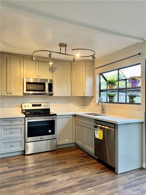 247 Streamwood, Irvine, CA, 92620-1943 | Card Image