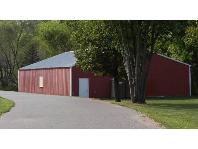 Our Big Red Barn is the activities hub for members with live bands, DJs, Kids Club and more. | Image 9