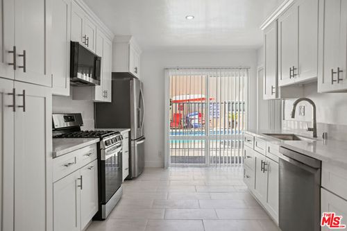 apt-10-11860 Chandler Blvd, Valley Village, CA, 91607-2200 | Card Image