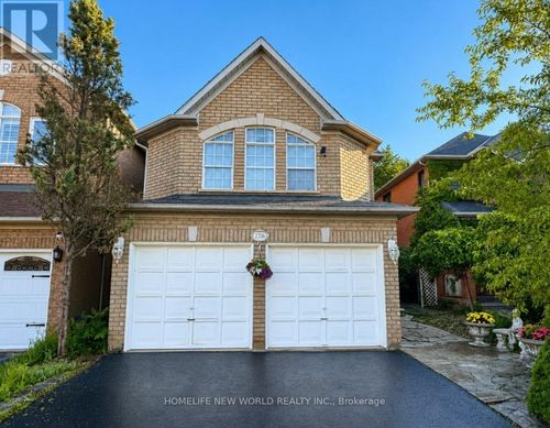 2326 Yorktown Cir, Mississauga, ON, L5M5Y2 | Card Image