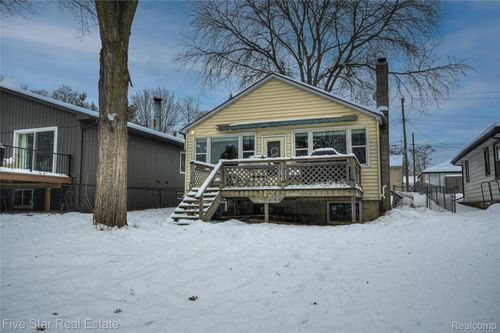 8421 Lagoon St, Commerce Twp, MI, 48382-4755 | Card Image