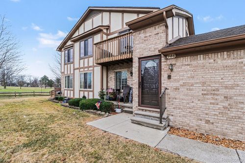 946 Country Club Dr, Saint Clair Shores, MI, 48082-2931 | Card Image