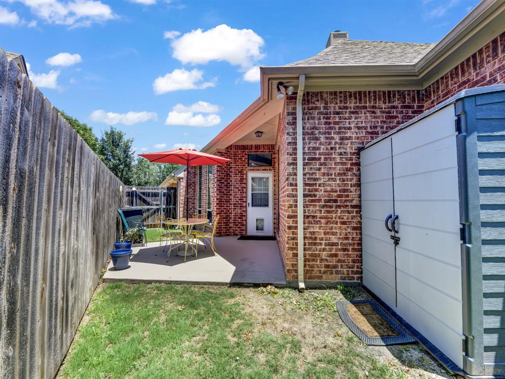 Mission Cir, Granbury, TX 76049