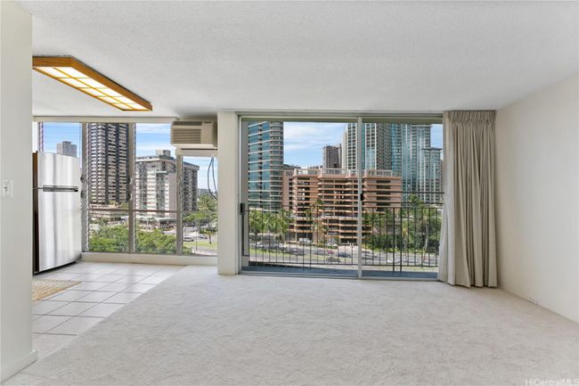 803 - 620 Mccully Street, Home with 2 bedrooms, 1 bathrooms and 1 parking in Honolulu HI | Image 4