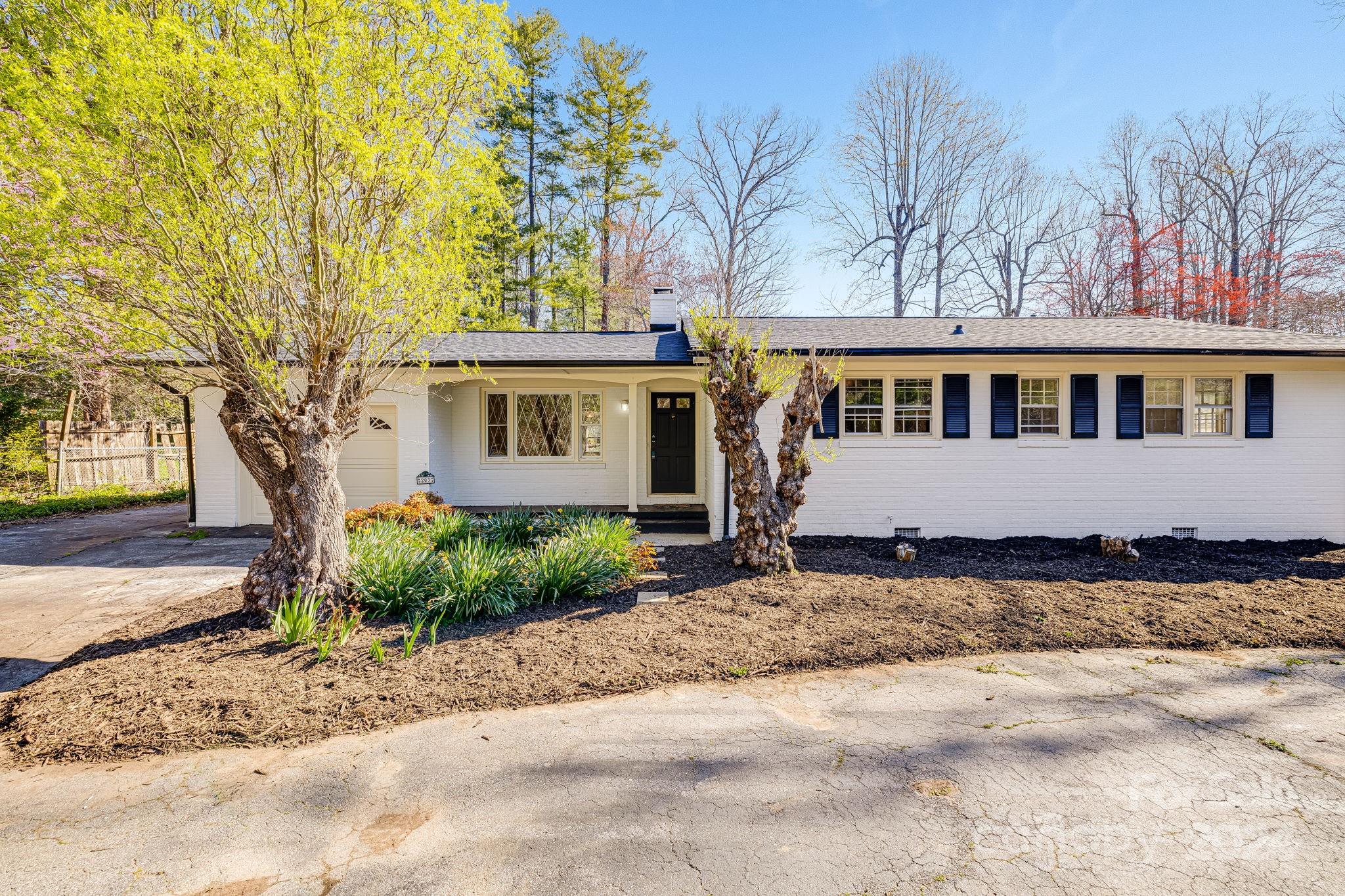Thornbird Ave, Hendersonville, NC 28792