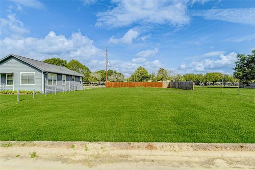 12 Becca Ct, Brookshire, TX, 77423-8702 | Card Image