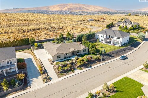 477 Heritage Hills Dr, Richland, WA, 99352-7839 | Card Image