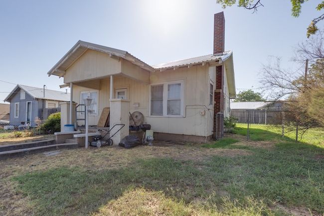 1710 Austin St, House other with 2 bedrooms, 1 bathrooms and null parking in Big Spring TX | Image 4