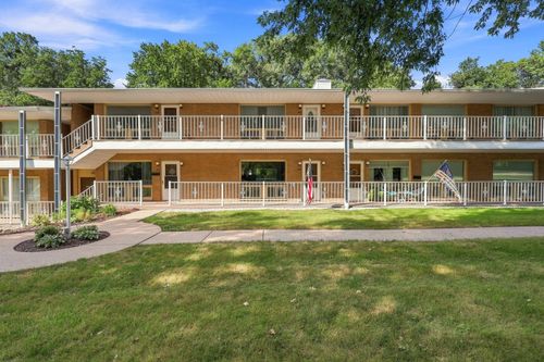 803-1104 Kimberly Rd, Bettendorf, IA, 52722-4118 | Card Image