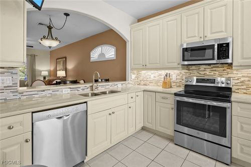 8103 Woodridge Pointe Dr, FORT MYERS, FL, 33912-0885 | Card Image