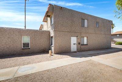 1205 N 47 Th Place, Townhouse with 2 bedrooms, 2 bathrooms and null parking in Phoenix AZ | Image 2