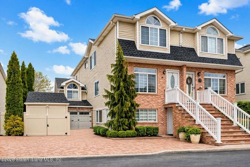 24 Darnell Ln, Staten Island, NY, 10309-1951 | Card Image