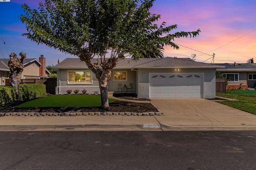 736 Adams Ave, Livermore, CA, 94550-3724 | Card Image