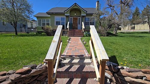 417 Lincoln St, Klamath Falls, OR, 97601-3048 | Card Image