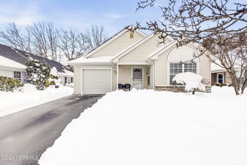 4 Schoolhouse Ln, Lakewood, NJ, 08701-5761 | Card Image