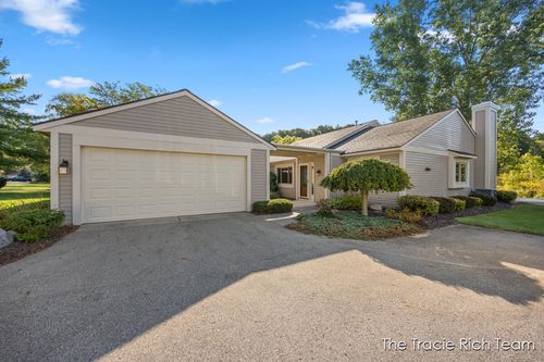 4286 Millpond Dr Ne, Rockford, MI, 49341-8200 | Card Image