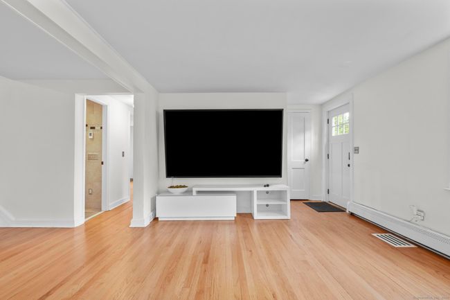 4 Buttonball Trl, House other with 3 bedrooms, 2 bathrooms and null parking in Norwalk CT | Image 6