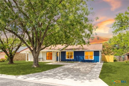 802 San Jacinto St, Lockhart, TX, 78644-3216 | Card Image