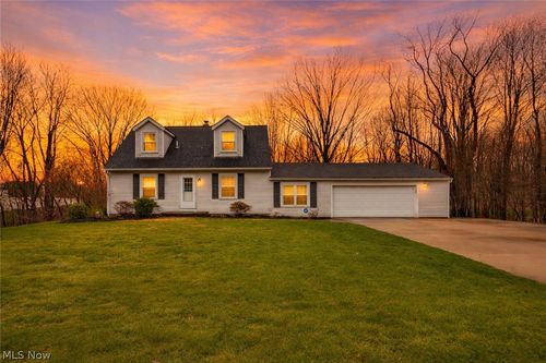 561 N River Rd, Munroe Falls, OH, 44262-1318 | Card Image