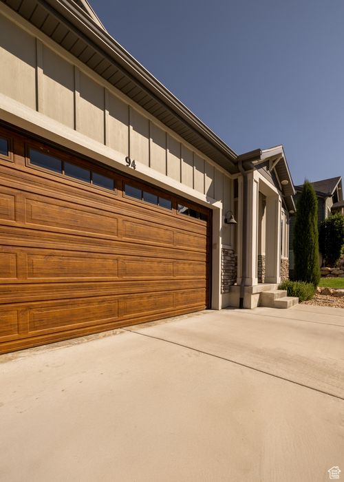 94 W Hillside Dr, Elk Ridge, UT, 84651-8561 | Card Image