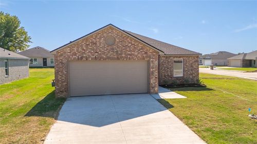 500 E Old Hickory Lane, Perkins, OK, 74059 | Card Image