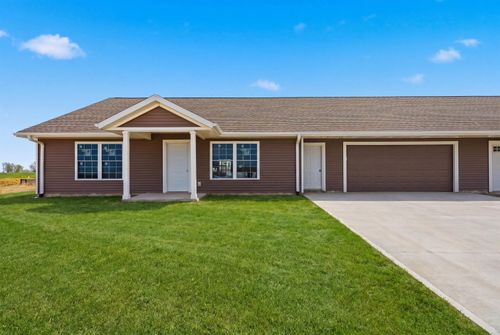 1303 Joe'S Circle, Manchester, IA, 52057 | Card Image
