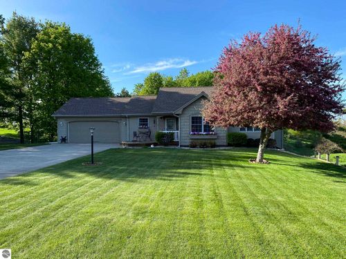 749 Cherry Ridge Dr, Traverse City, MI, 49696-7914 | Card Image