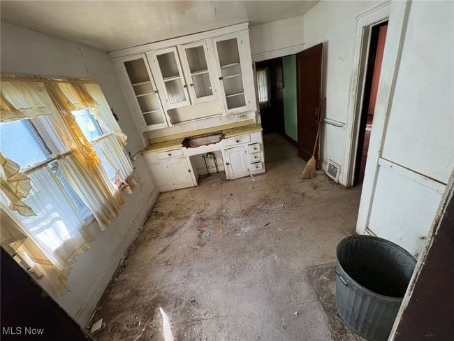 3180 E 134th St Cleveland, OH 44120 is a Duplex that needs a little TLC. Each unit has 2 bedrooms and 1 bathroom. One unit is on the first floor and the other on the second. | Image 4