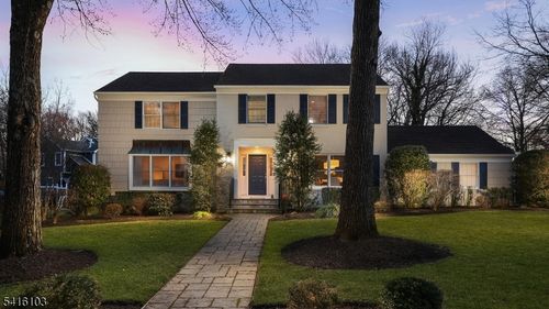 9 Settlers Ln, Westfield, NJ, 07090-2038 | Card Image