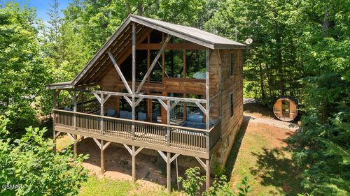 4225 Dollys Dr, Sevierville, TN, 37876-7692 | Card Image