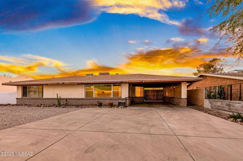 933 N Columbus Boulevard, Tucson, AZ, 85711 | Card Image