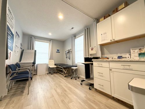 212 New London Tpke, Glastonbury, CT, 06033-4202 | Card Image